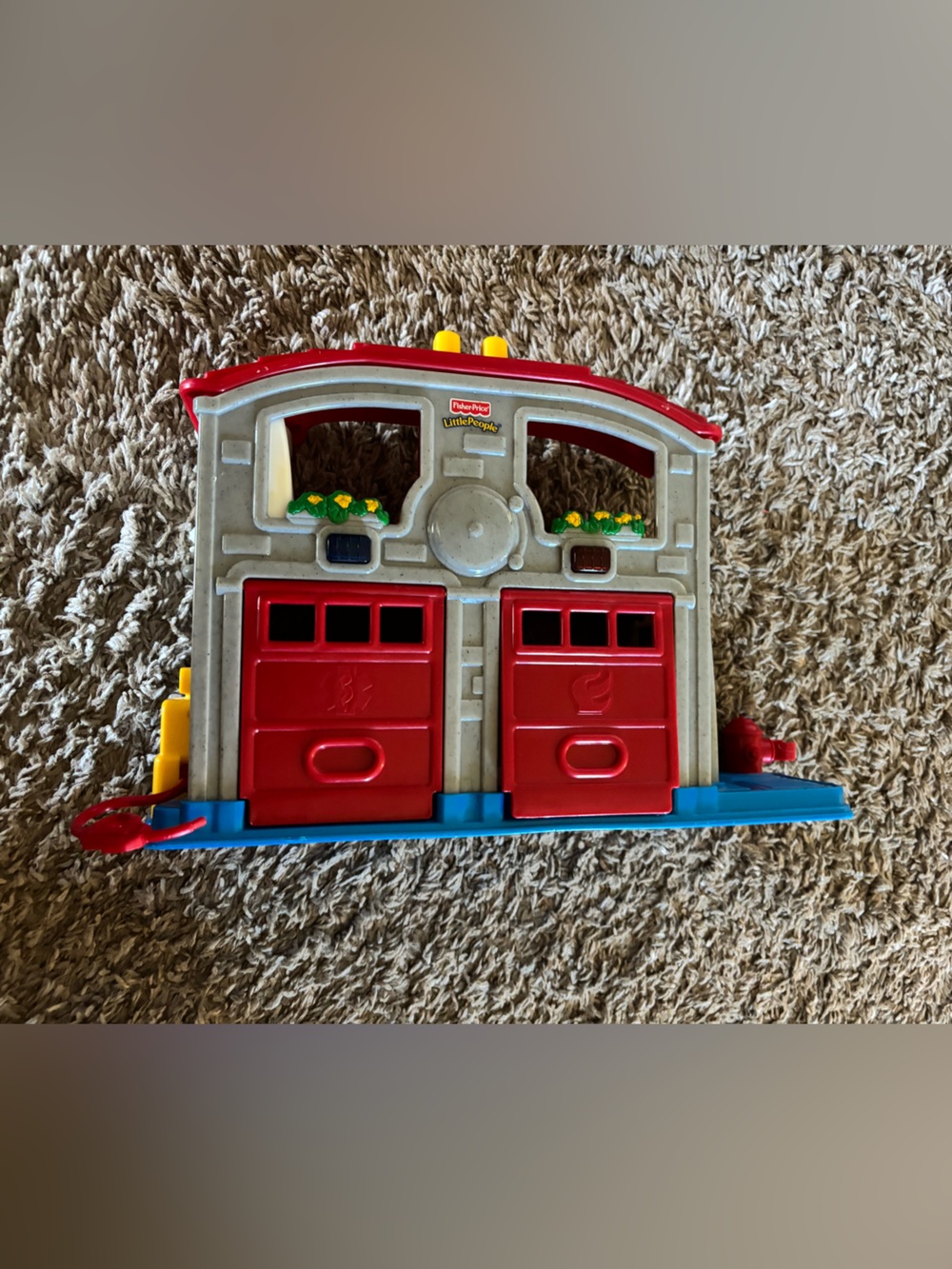 Fisher-Price 2001 little people Toy Fire Station